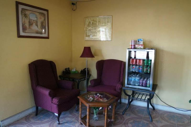 Ozark Inn & Suites Luaran gambar